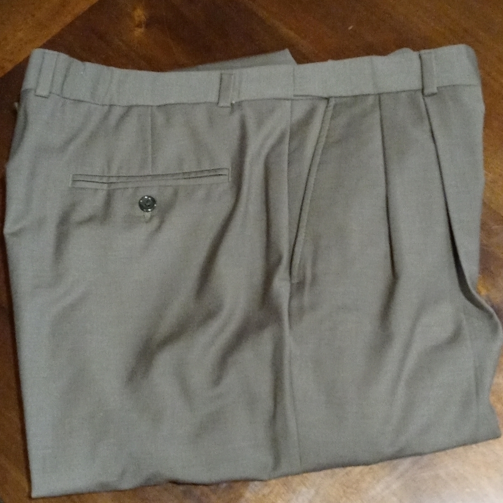 Lands End men's pleated dress pants size 38×30 Olive